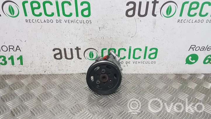 Volkswagen PASSAT Bomba de dirección hidráulica 8D0145156