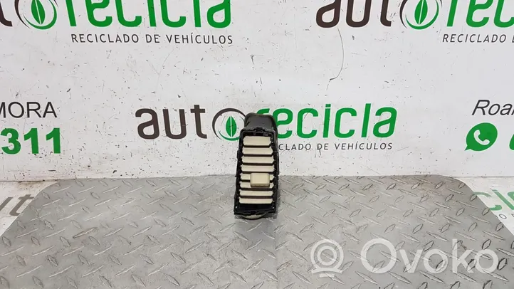 Nissan Micra Griglia di ventilazione centrale cruscotto 01016530