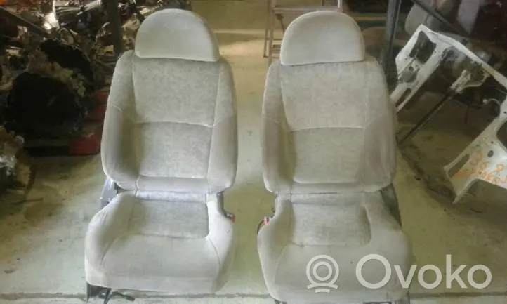 Nissan Patrol Y61 Fotele / Kanapa / Komplet 