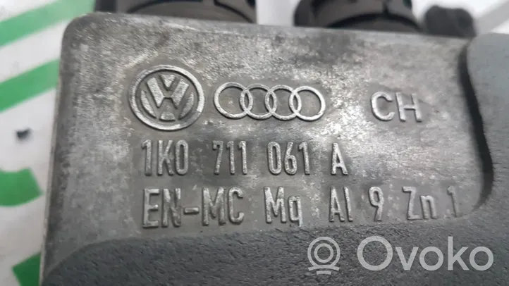 Volkswagen Golf V Drążek zmiany biegów 1K0711061A