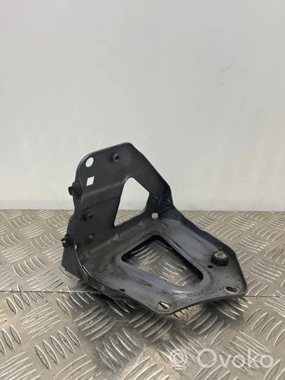 Audi A6 S6 C6 4F Fender mounting bracket 4F0821135