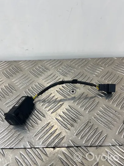 Audi A4 S4 B8 8K AUX-pistokeliitin 8K0035474