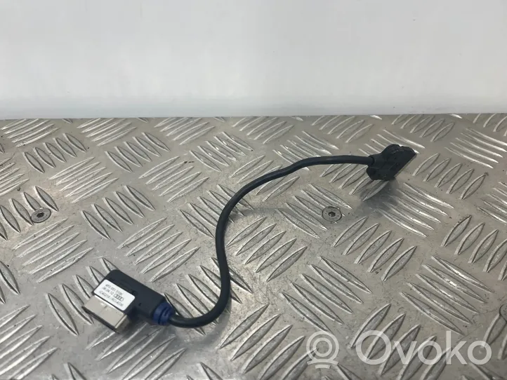 Audi Q5 SQ5 iPod connector socket 4F0051510K