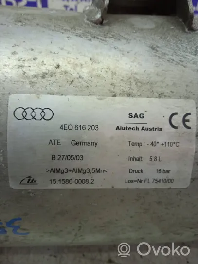 Audi A8 S8 D3 4E Zbiornik powietrza tylnego zawieszenia pneumatycznego 4E0616203