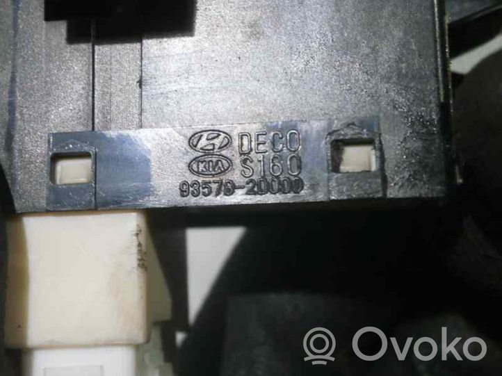 Hyundai Elantra Interrupteur commade lève-vitre 935782D000