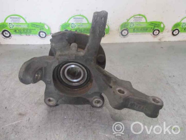 Nissan Almera N16 Fuso a snodo con mozzo ruota anteriore 400154M400