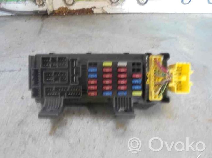 Chevrolet Tacuma Module de fusibles 04476D