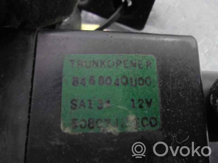 Nissan Maxima Takaluukun lukon salvan moottori 8468040U00