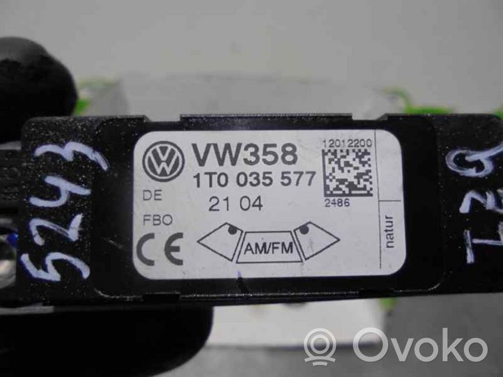 Volkswagen Touran I Radio antenna 1T0035577