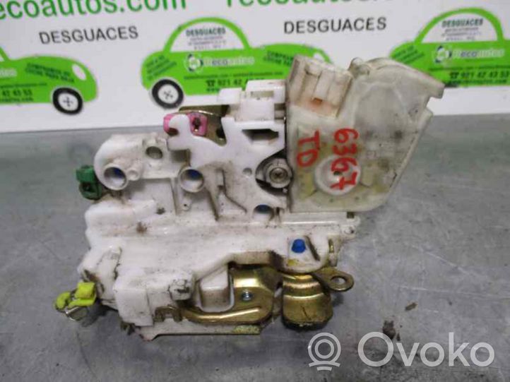 Nissan Navara Zamek drzwi tylnych 825525P003