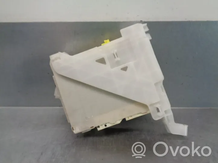 Lexus CT 200H Module de fusibles 8922176100