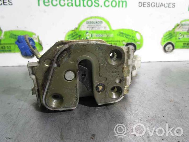 Nissan Serena Serratura portiera anteriore 8055261U01