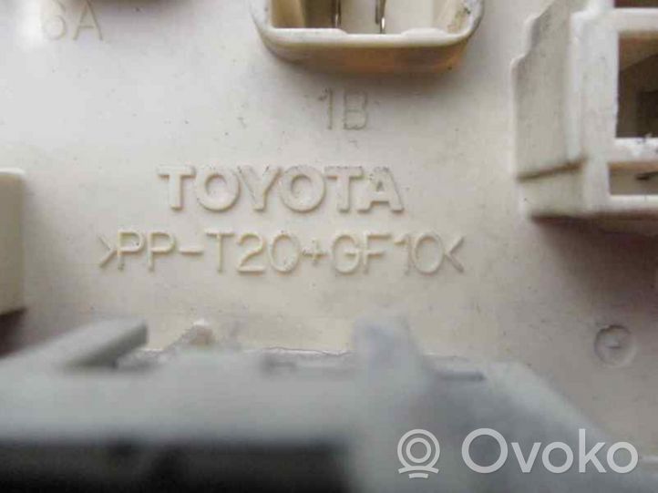 Toyota Yaris Module de fusibles 1567000870