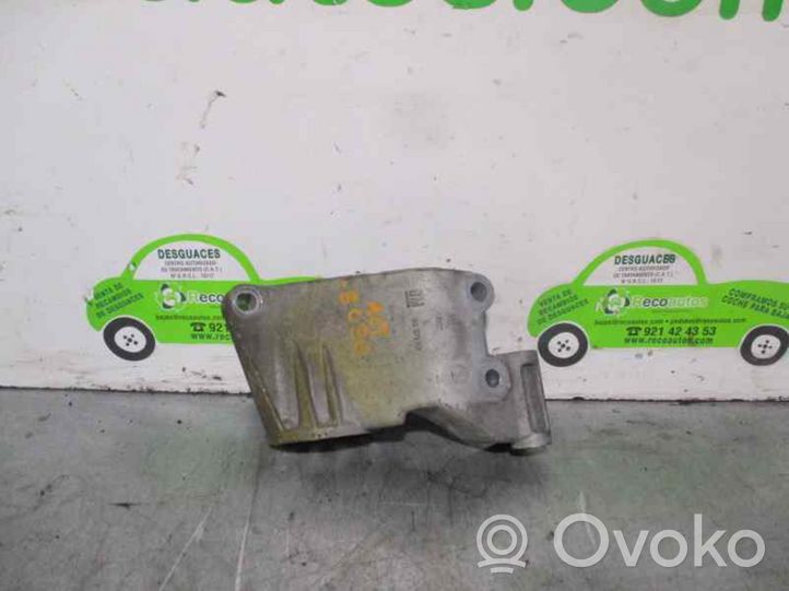 Opel Zafira A Mocowanie alternatora 90571112