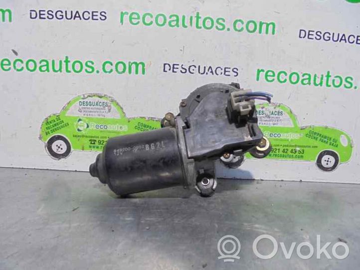 Mazda 323 Mechanizm i silniczek wycieraczek szyby przedniej / czołowej 8492000952