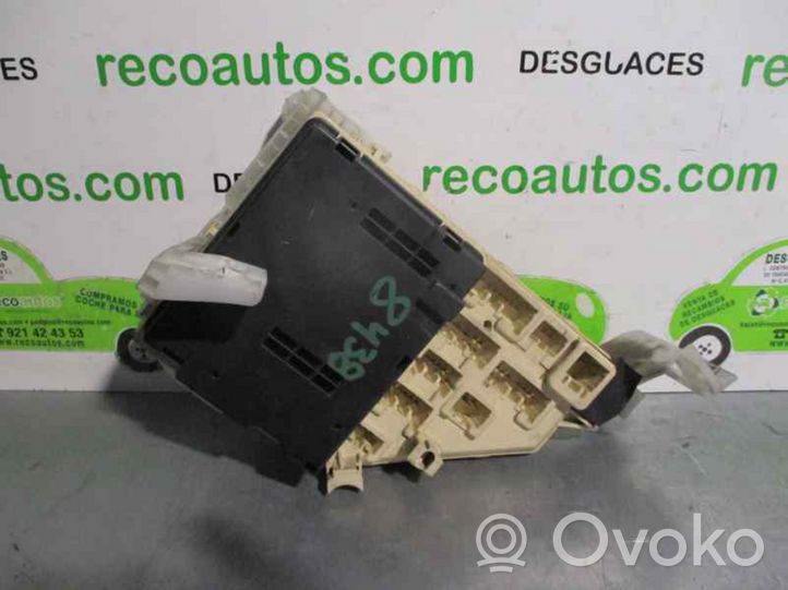 Toyota Prius (XW10) Module de fusibles 0D240015