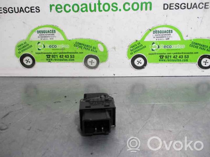 Hyundai Santa Fe Interruttore di controllo dell’alzacristalli elettrico 3715201110