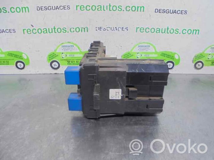 Hyundai Trajet Module de fusibles 954003A200