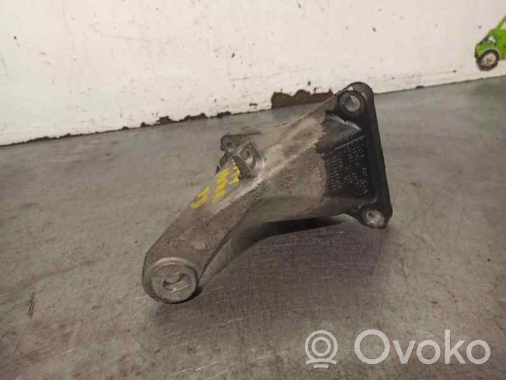 BMW X3 E83 Supporto di montaggio del motore 6753296