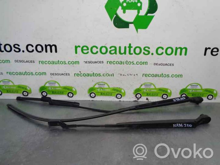 Opel Mokka X Front wiper blade arm 95915122