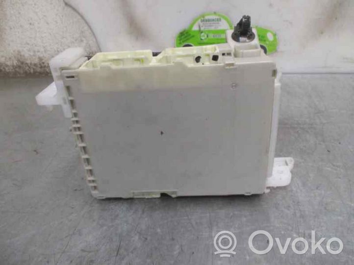 Toyota Yaris Module de fusibles 892210D470