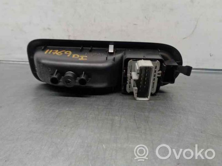 Renault Clio III Poignée manivelle de lève-vitre de porte avant 8200356513