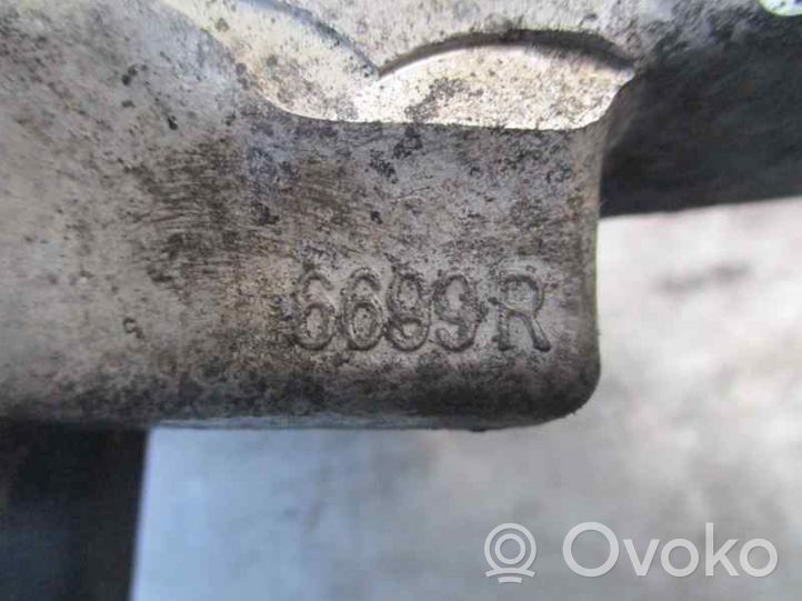 Fiat Croma Fusée d'essieu de moyeu de la roue avant 51753493