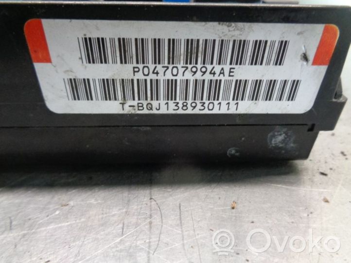 Chrysler Grand Voyager II Módulo de fusible P04707994AE