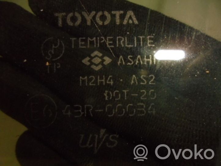 Toyota Prius (XW20) Vetro del finestrino della portiera anteriore - quattro porte 6810247050