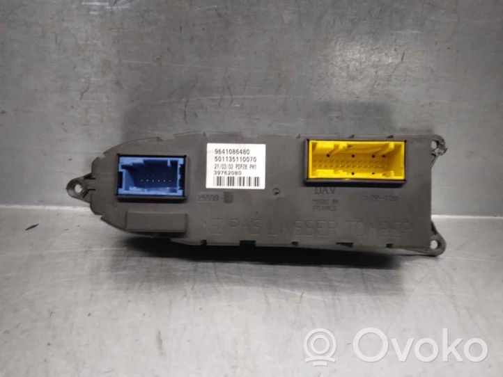 Peugeot 607 Oven keskuslukituksen ohjausyksikön moduuli 9641086480