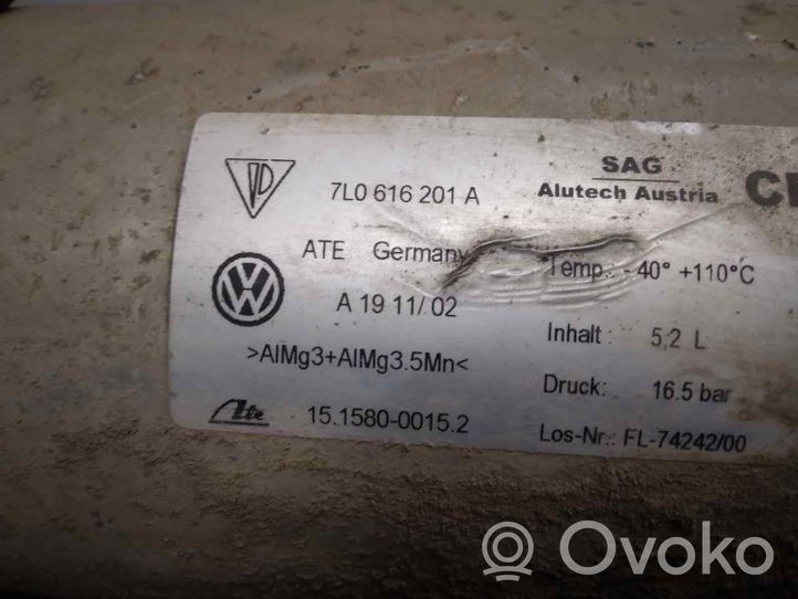 Volkswagen Touareg I Accumulateur de pression de réservoir suspension pneumatique 7L0616201A