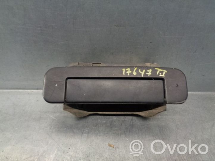 Audi 80 B1 Takaoven ulkokahva 8A0839205