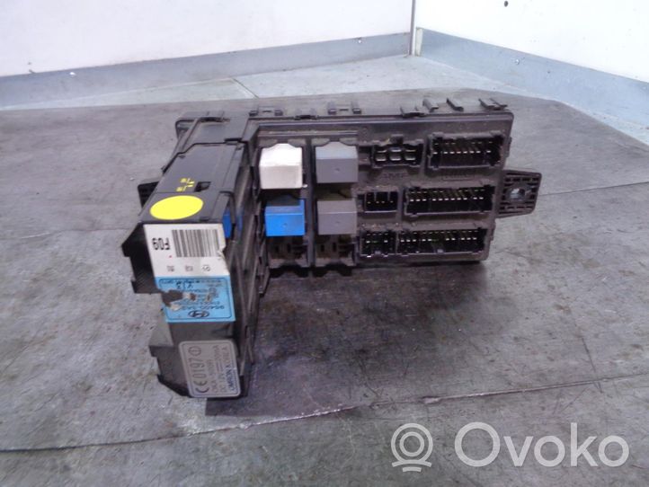 Hyundai Trajet Sulakemoduuli 954003A210