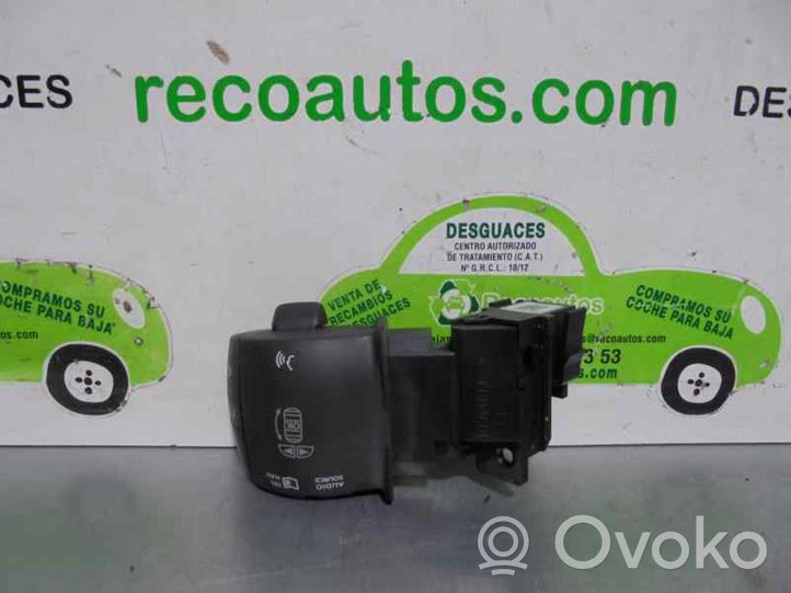 Renault Megane III Boutons / interrupteurs volant 255520014R