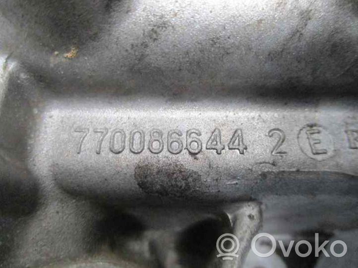 Renault Laguna I Support de filtre à huile 7700866442E