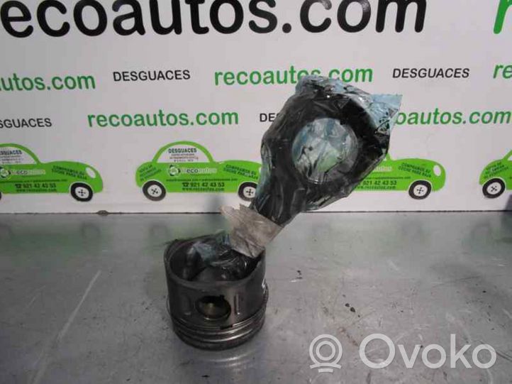 Mercedes-Benz ML W163 Piston avec bielle 