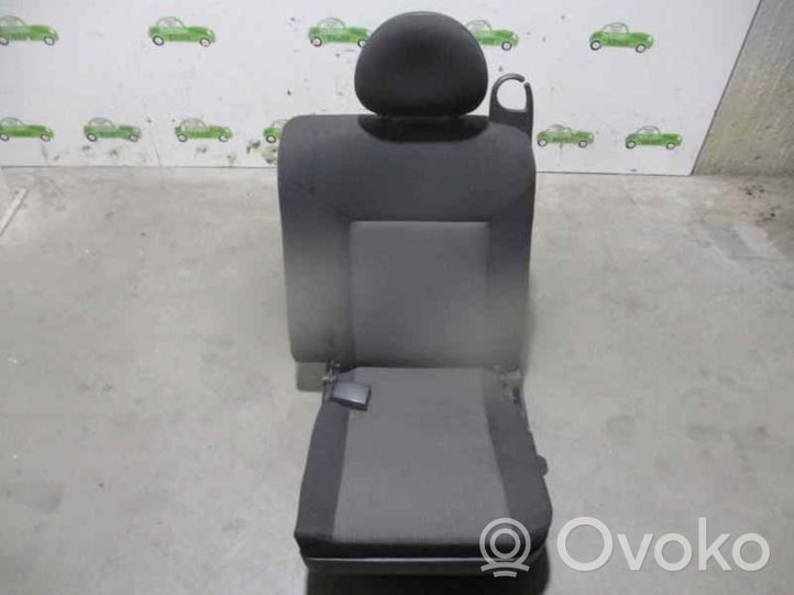 Opel Meriva A Toisen istuinrivin istuimet 