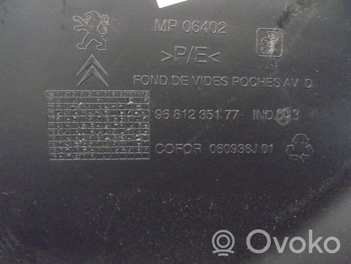 Peugeot Partner Garniture de panneau carte de porte avant 9681235177
