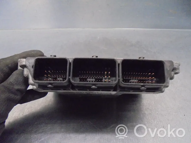 Opel Vivaro Moottorin ohjainlaite/moduuli 8200935115