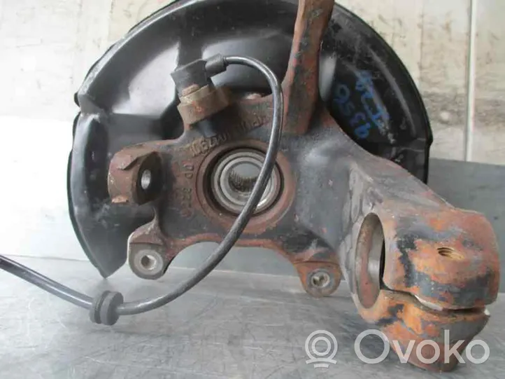 MG ZR Fusée d'essieu de moyeu de la roue avant 101790L