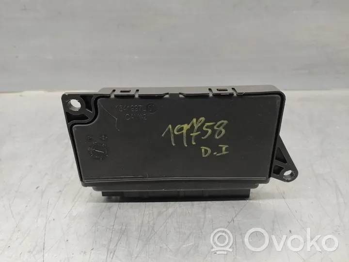 Cadillac SRX Door central lock control unit/module 15251259