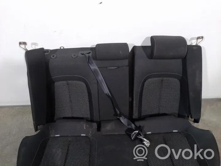 Seat Exeo (3R) Toisen istuinrivin istuimet 3R0881405K