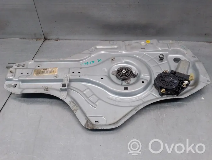 Hyundai Elantra Alzacristalli della portiera anteriore con motorino 824702D061