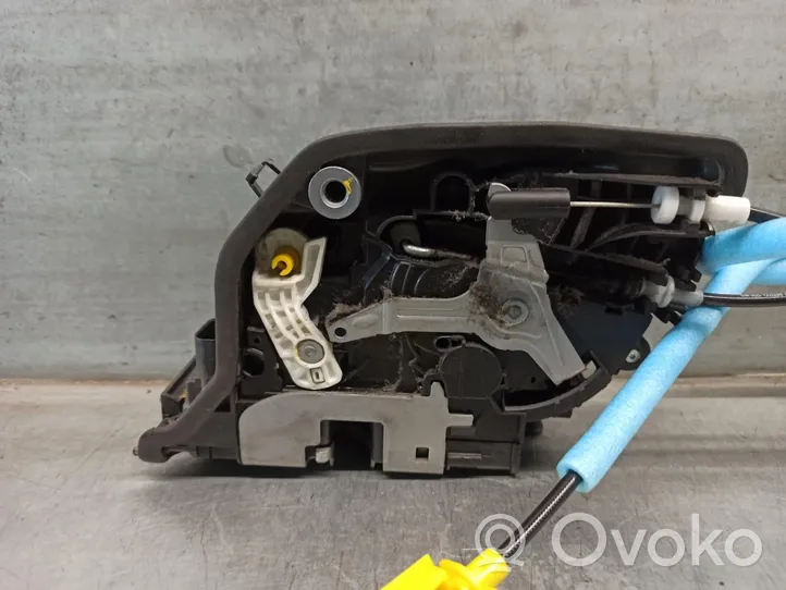 BMW 2 F46 Priekinė durų spyna 51217281931