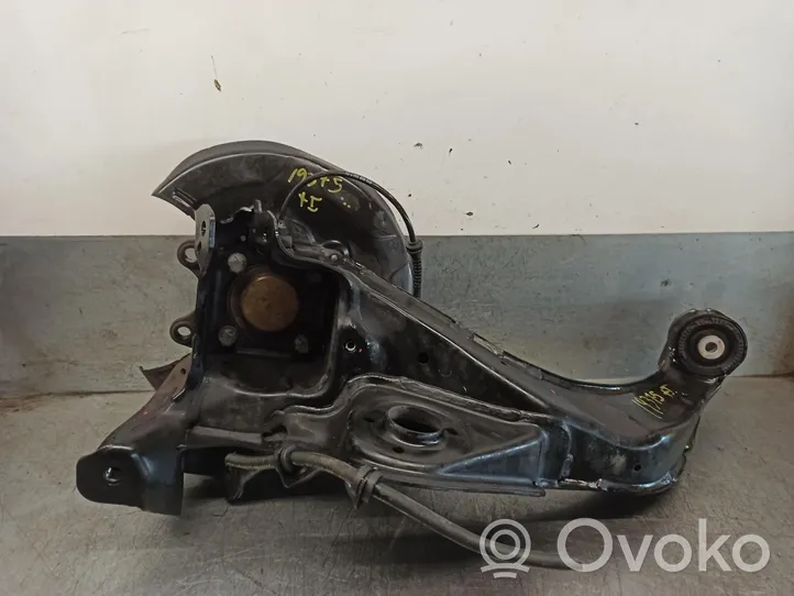 BMW 2 F46 Zwrotnica koła tylnego 33308842879