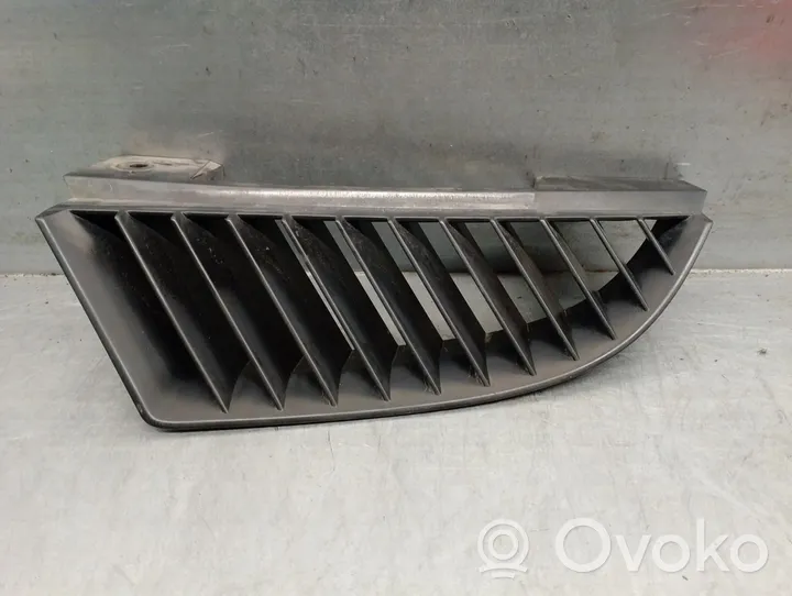 Mitsubishi Colt Grille de calandre avant MN127773