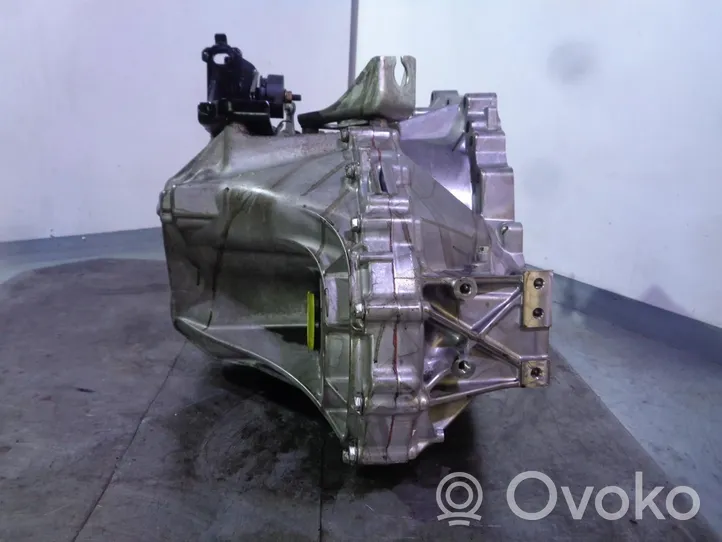 Toyota Avensis T250 Mechaninė 5 pavarų dėžė A5609034