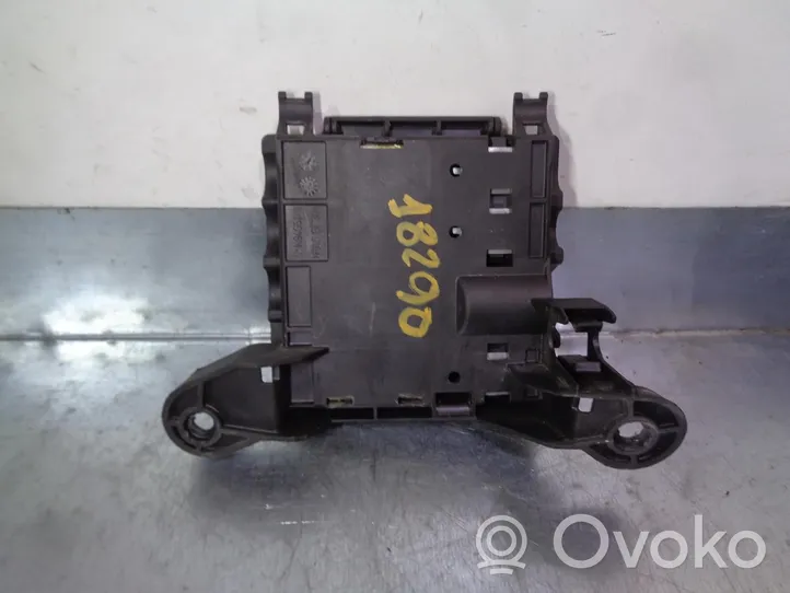 Audi A6 S6 C4 4A Saugiklių blokas 4G0937517