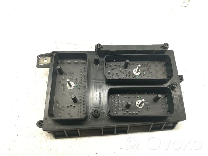 Opel Astra H Fuse module 