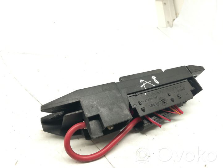 Audi A8 S8 D2 4D Module de fusibles 